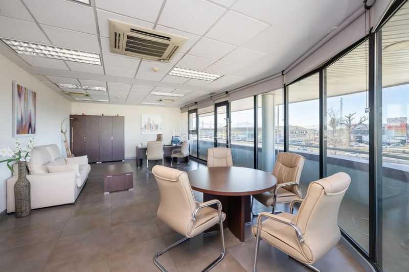 Foto fd369670-6708-4d61-bd66-8424f3e5f555. Edificio in Peligros