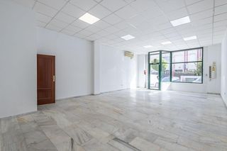 Fabrikhalle  Avenida juncaril. Polígono industrial juncaril. se vende nave industrial. con  212