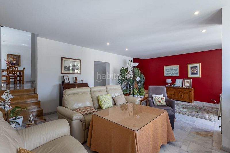 Foto 0b65a388-cdfa-425f-95eb-c8ede4238dd4. Casa amb aparcament a Bola de Oro Granada