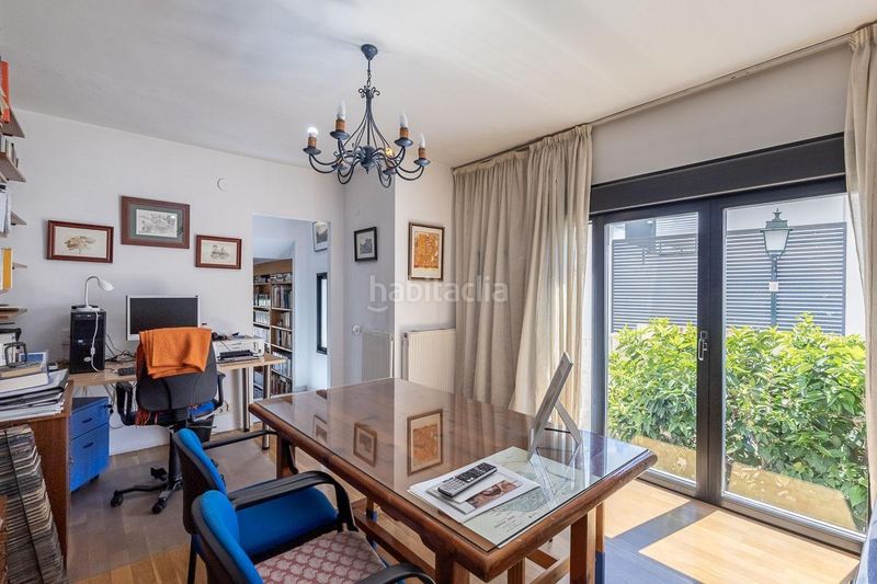 Foto 34a9b7f7-f4a0-4545-91cb-61677acc857b. Casa amb aparcament a Bola de Oro Granada