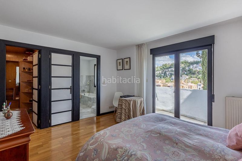 Foto 506f31e5-ed5d-4bfc-a952-0379f9f27144. Casa amb aparcament a Bola de Oro Granada