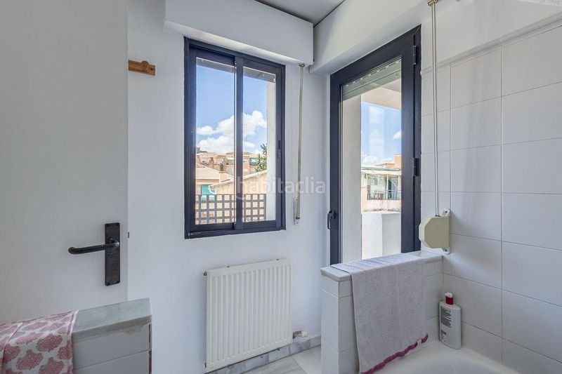 Foto 5a661362-db78-49d0-a059-7863741fa522. Casa amb aparcament a Bola de Oro Granada