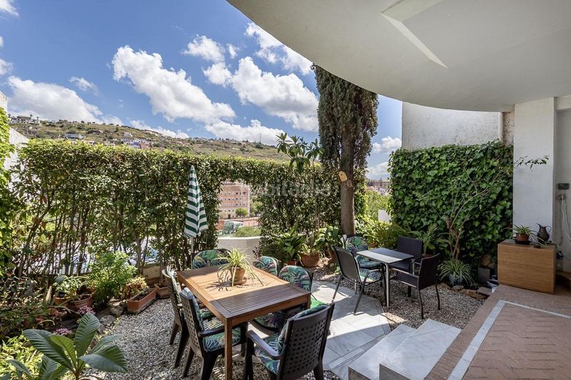 Foto cf2bc606-7221-409b-86a8-d6418c87d543. Casa amb aparcament a Bola de Oro Granada