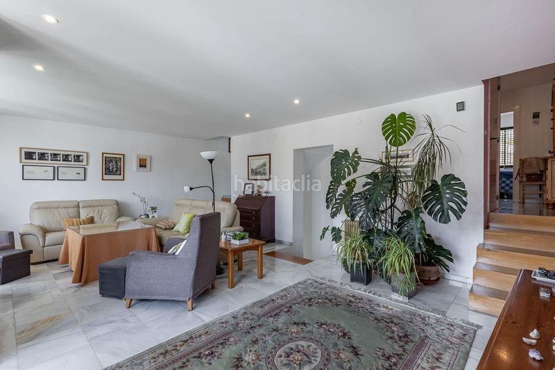 Foto ec8d465f-8373-4a0a-9780-c51b824be363. Casa amb aparcament a Bola de Oro Granada