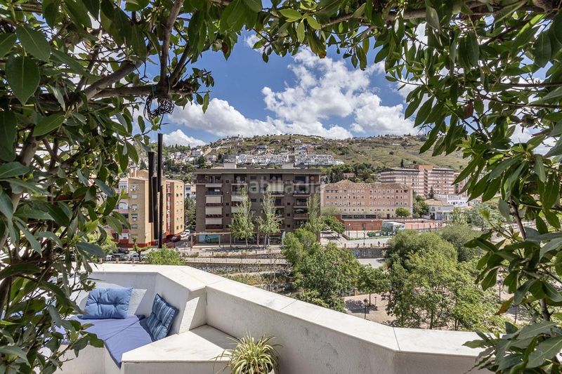 Foto f25dbd9f-2657-4892-bcfa-5121b6015574. Casa amb aparcament a Bola de Oro Granada