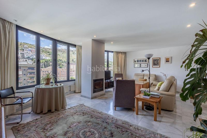 Foto f5d38379-2fbf-46c1-beaa-9d6d8821b7c8. Casa amb aparcament a Bola de Oro Granada
