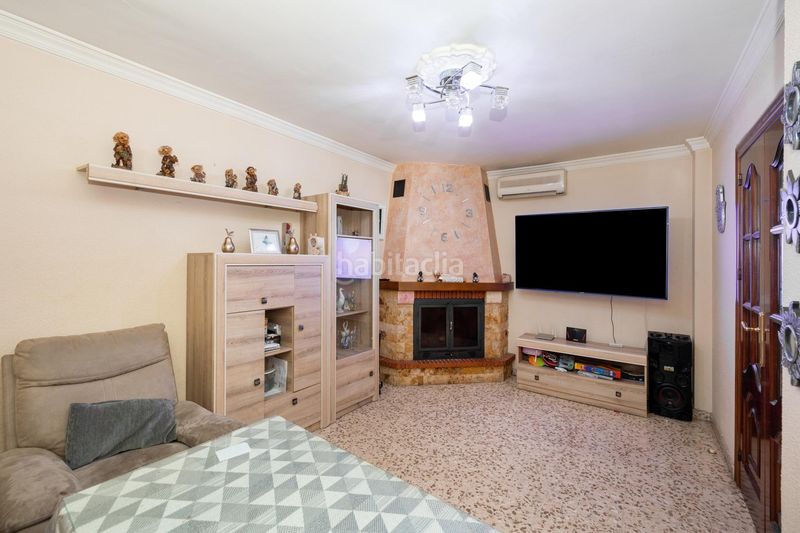 Foto a5de5a9f-56c0-4119-b22a-af16b662e879. Casa adossada amb aparcament a Atarfe