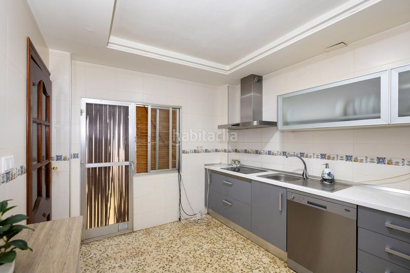 Foto ace56c36-e388-4e94-bb21-c284712f737a. Casa adossada amb aparcament a Atarfe