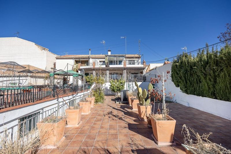 Foto a9f92ea7-d81e-4fa1-9945-740b24c4ed08. Casa adossada amb aparcament piscina a Barrio de la Vega Monachil