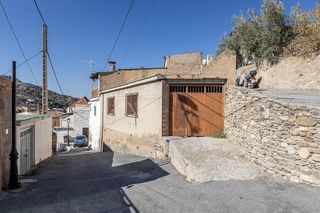 Casa a Monachil Pueblo. Casa independiente en monachil, acceso a los cahorros