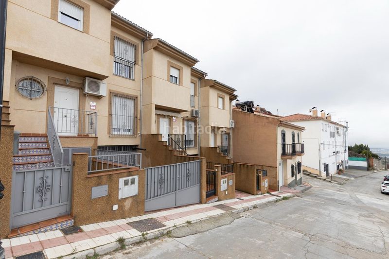 Foto 48948f31-8669-46dd-8349-b2ef79ab6a17. Casa adossada a calle de las eras altas 21 a Güevéjar
