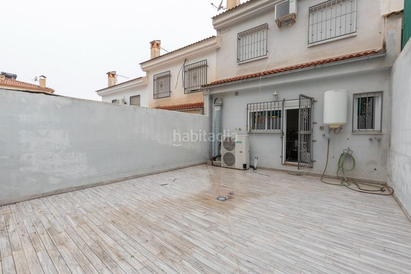 Foto d2445fe2-c7ba-42f6-8eb0-d63104acff32. Casa adossada a calle de las eras altas 21 a Güevéjar