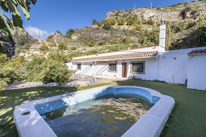 Foto ed4d3154-8a9f-4008-b139-5acf1f0a6cf6. Casa amb piscina a Guájares (Los)