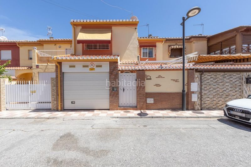 Foto 97e8b918-3f3a-4b94-9e61-ec674386d4bc. Casa adossada amb calefacció aparcament a Avda. De los Ogíjares Armilla