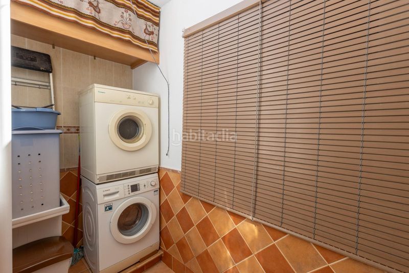 Foto c872040b-ed02-473c-bddb-d0fd21c27236. Casa adossada amb calefacció aparcament a Avda. De los Ogíjares Armilla
