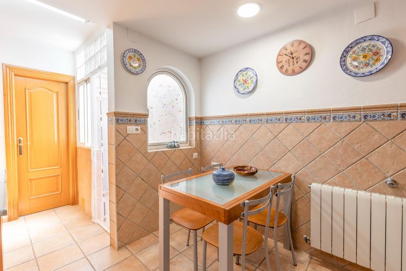 Foto d1fd2d9a-9590-465e-b4a1-53dabf0f544d. Casa adossada amb calefacció aparcament a Avda. De los Ogíjares Armilla