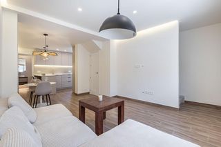 Casa en Avda. De los Ogíjares. Casa reformada en armilla