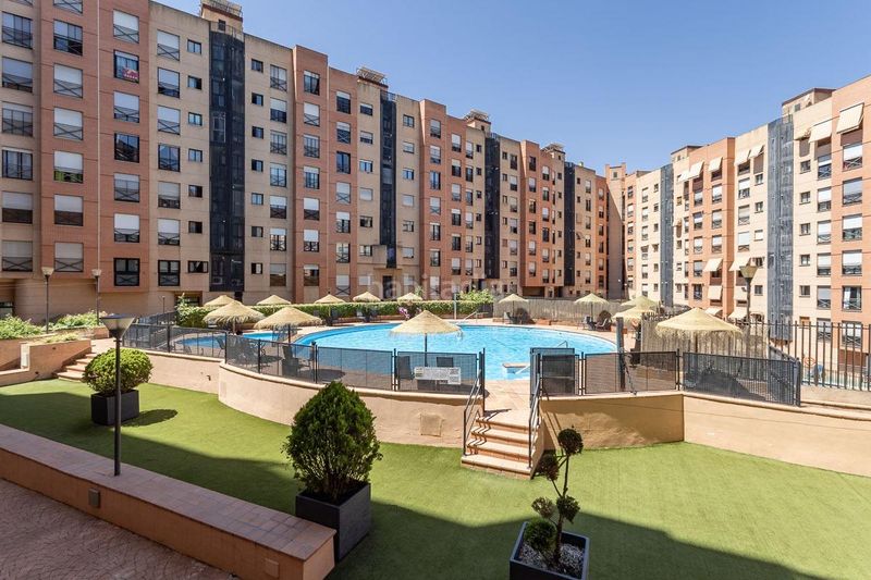 Foto e66fc2bb-8fb0-4b4d-84c5-f6f2128b478f. Pis amb calefacció aparcament piscina a Cerrillo de Maracena - Periodistas Granada