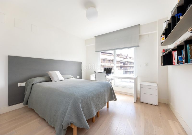 Foto 5e8d2037-2ef7-48d5-8479-5c9180e70179. Piso exclusiva vivienda con vistas al palacio de los patos, junto recogidas, 4 dormitorios 3 baños en Granada