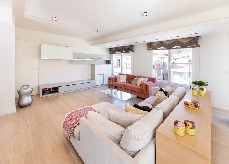 Foto 67154d65-c913-487a-ab5f-242037b856c3. Piso exclusiva vivienda con vistas al palacio de los patos, junto recogidas, 4 dormitorios 3 baños en Granada