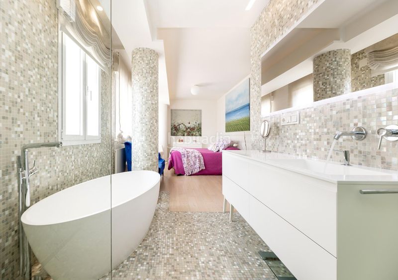 Foto d7e461ae-7e1e-4ded-aea5-9dcc1d4255e9. Piso exclusiva vivienda con vistas al palacio de los patos, junto recogidas, 4 dormitorios 3 baños en Granada