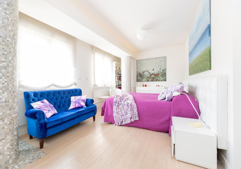 Foto f9a1c309-013b-4191-b260-53184c9da5f4. Piso exclusiva vivienda con vistas al palacio de los patos, junto recogidas, 4 dormitorios 3 baños en Granada