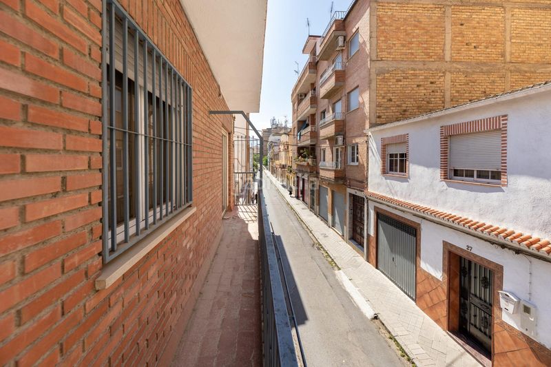 Foto 8a77bb42-e607-4618-a846-3216f6eb1b1a. Edifici a Barrio de Zaidín Granada