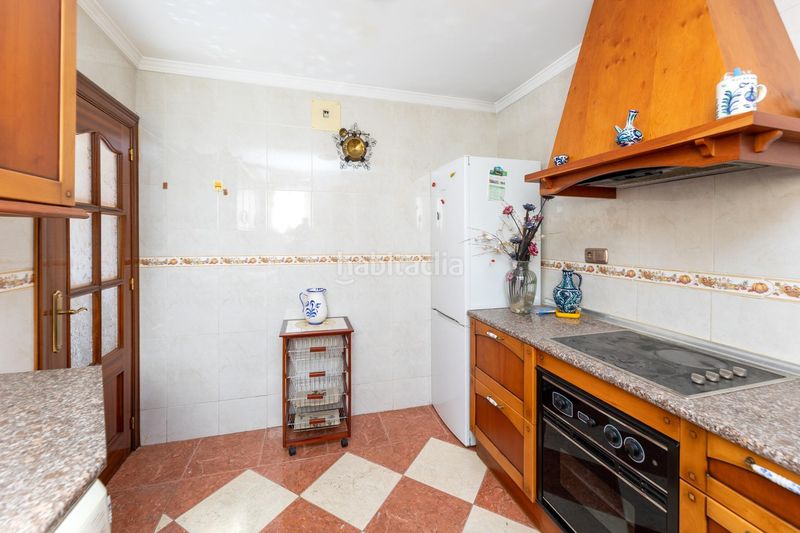 Foto a8b8f0a7-40f9-4da0-8410-4cfebffede23. Edifici a Barrio de Zaidín Granada