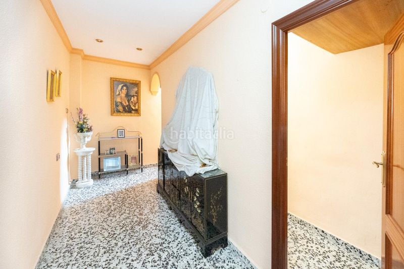 Foto be8ec622-86d8-4b57-b4af-7807e309573a. Edifici a Barrio de Zaidín Granada