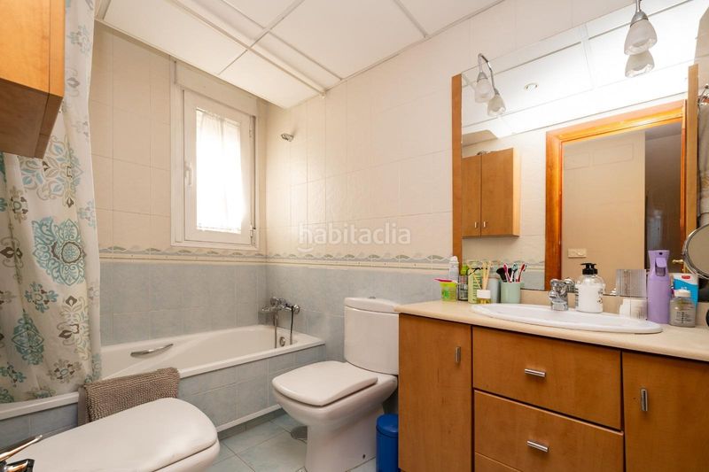 Foto c78e5e49-6509-4c3f-b82d-0a7fc62688d4. Casa amb calefacció aparcament a Cervantes Granada
