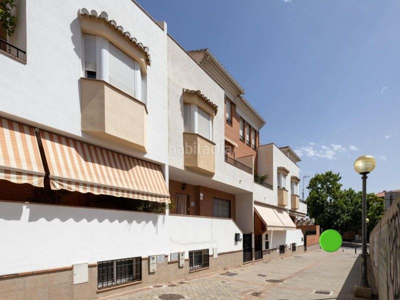 Foto f19c8ea4-3aba-4063-9d77-8114a15603a7. Casa amb calefacció aparcament a Cervantes Granada