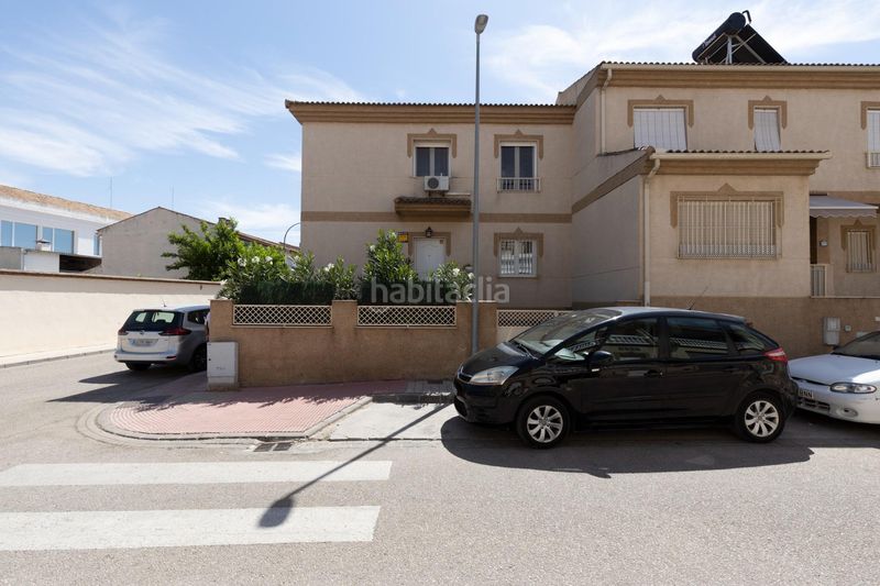 Foto 5bc224f6-57e0-467d-b6c5-4d4c3929a798. Casa adossada amb calefacció aparcament piscina a Santa Fe