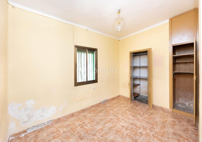 Foto 6c0995ee-a531-47ad-ae57-7bed275d7c74. Casa adosada oportunidad para construir una pequeña promoción de viviendas en Granada