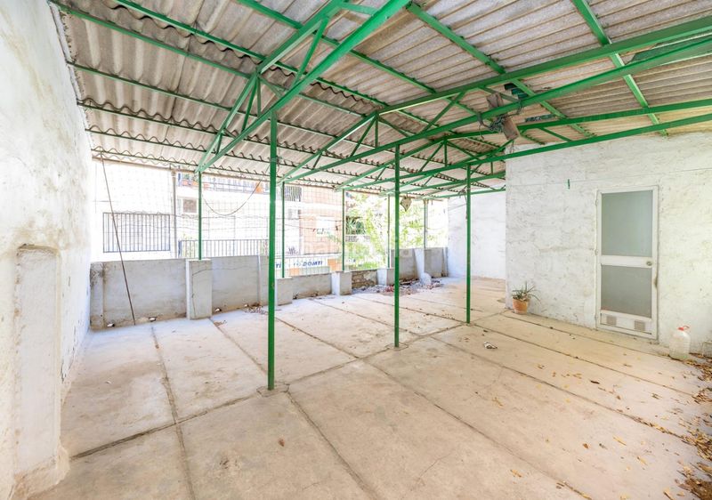 Foto 7c620f59-caf7-4d8f-8046-a30c21edb347. Casa adosada oportunidad para construir una pequeña promoción de viviendas en Granada