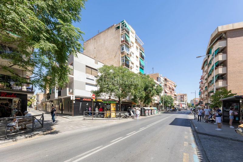 Foto f52b897f-fc54-4820-ba13-a401e0b85901. Casa adosada oportunidad para construir una pequeña promoción de viviendas en Granada
