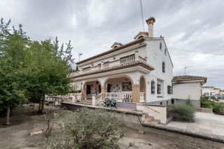 Xalet a Barrio de la Vega. Chalet independiente con 2.000 m2 de parcela y gran potencial en