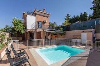 Casa  Calle lima. Exclusivo chalet individual en huétor vega