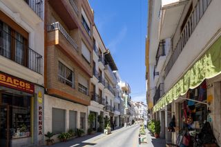 Casa aparellada a 85 Calle Real