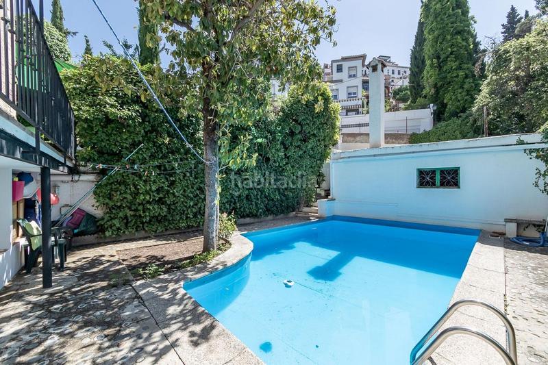 Foto 7121cc92-4aa8-4cb2-99aa-8dbefd8f7249. Chalet carmen con espectacular jardin y piscina en paseo del salón en Granada