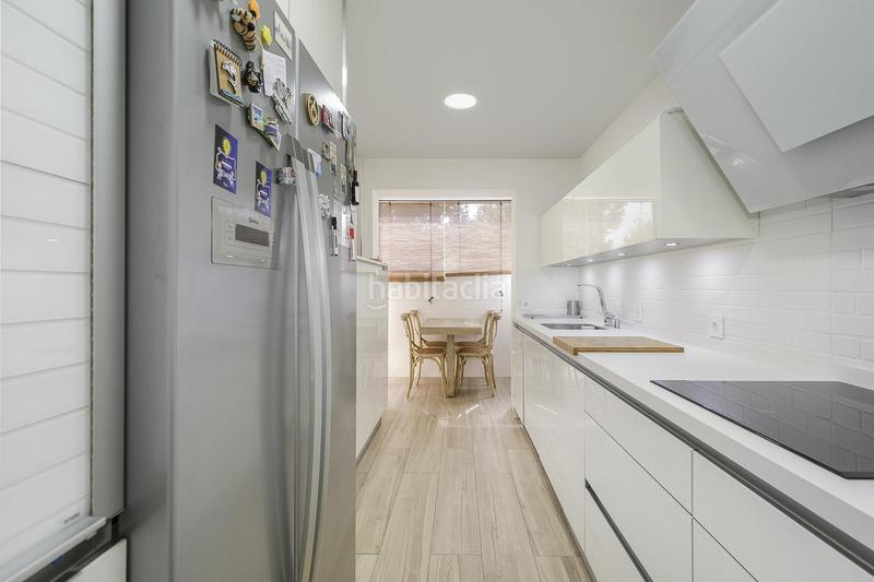 Foto 5fafc23a-a455-4876-85fd-ac097aaf5659. Piso tu nuevo hogar te espera! piso de ensueño con terraza, piscina y listo para entrar a vivir. en Granada