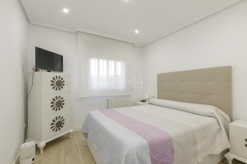 Foto 9108a764-776b-4f1a-9d9d-8fb70a6c53df. Piso tu nuevo hogar te espera! piso de ensueño con terraza, piscina y listo para entrar a vivir. en Granada