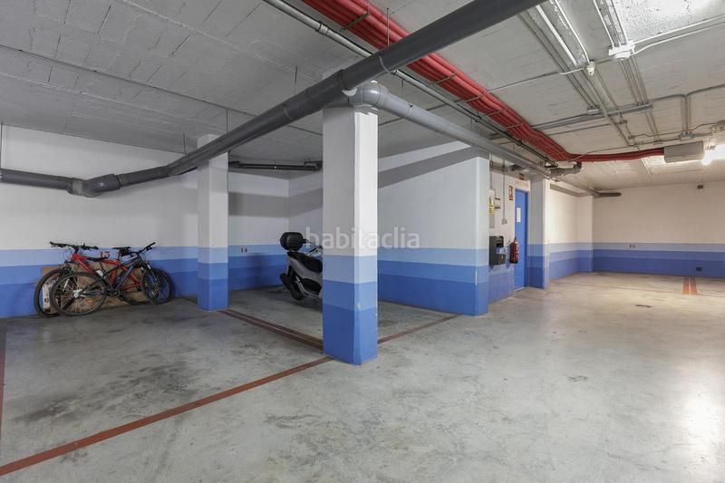 Foto ac241e35-4e6e-4158-88d2-849f2d29cc6e. Piso tu nuevo hogar te espera! piso de ensueño con terraza, piscina y listo para entrar a vivir. en Granada