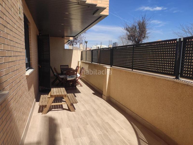 Foto d143efd3-1f75-400f-b55c-e5153d4e75d7. Piso tu nuevo hogar te espera! piso de ensueño con terraza, piscina y listo para entrar a vivir. en Granada
