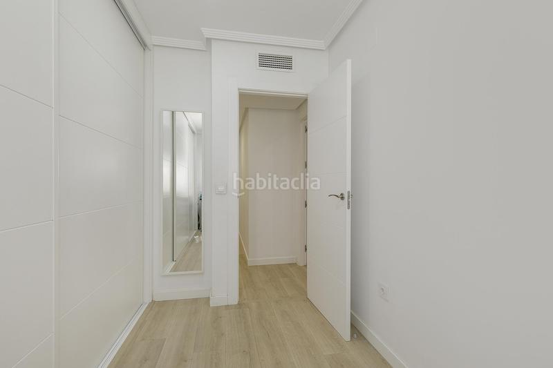 Foto ee8ce670-0322-478e-9bc8-b67cd1571a64. Piso tu nuevo hogar te espera! piso de ensueño con terraza, piscina y listo para entrar a vivir. en Granada