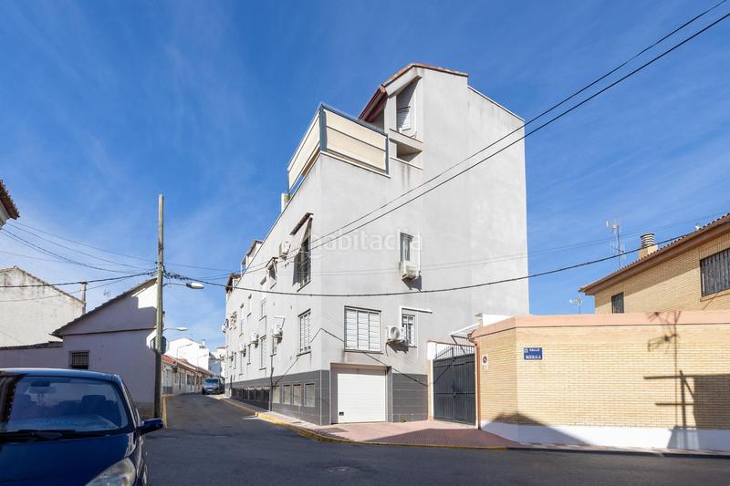 Foto bc26a22f-a91f-4d92-8860-35c380e3e2bf. Planta baja piso . junto a avda. reyes católicos en Albolote