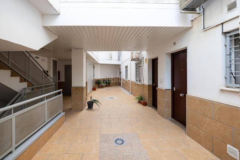 Foto df182c35-1f96-4e05-a57a-f55f21ddd744. Planta baja piso . junto a avda. reyes católicos en Albolote
