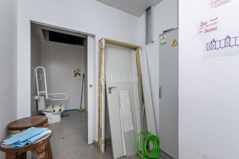 Foto 4f9b70cb-b305-47b6-b64e-e0998dfab9af. Local comercial local en acera del darro frente al corte inglés! en Granada