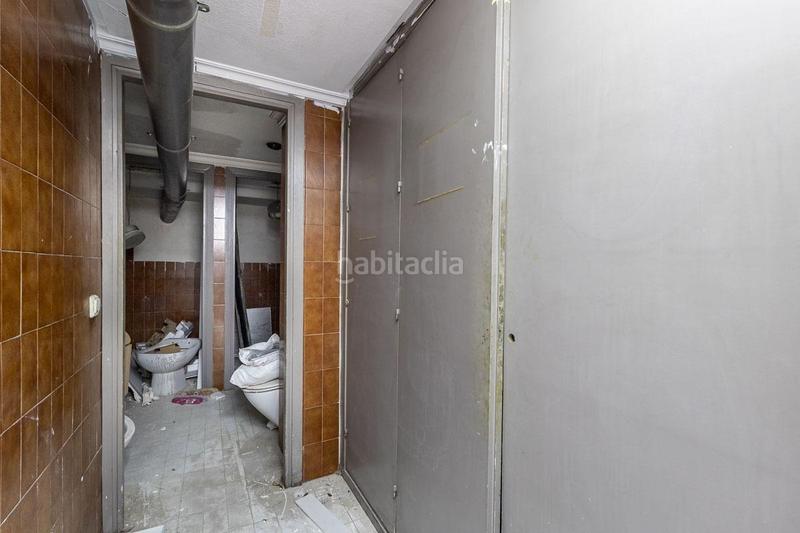 Foto cfbe89ab-e3af-4e53-9c9d-61e63d8f2cbb. Local comercial local en acera del darro frente al corte inglés! en Granada