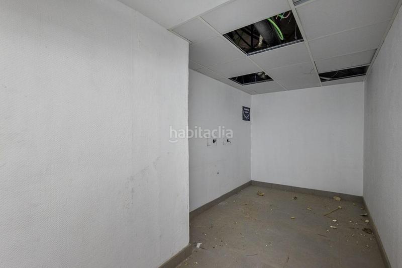 Foto dd4072f2-b65f-465d-b4c0-84ba43755078. Local comercial local en acera del darro frente al corte inglés! en Granada