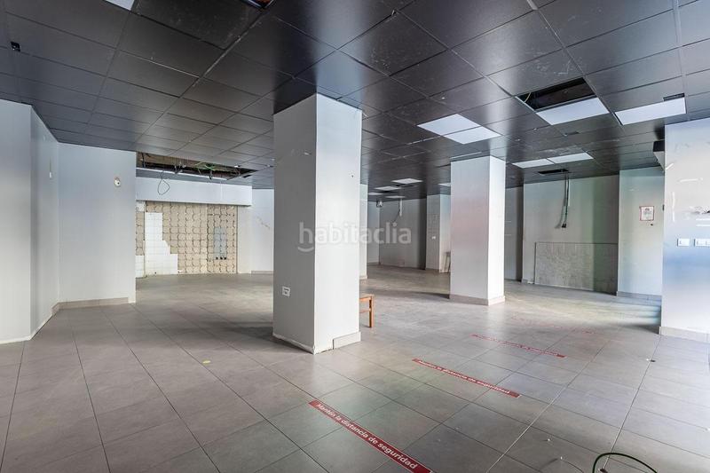 Foto f6198879-f9c7-4f43-96f6-679ea91c457f. Local comercial local en acera del darro frente al corte inglés! en Granada